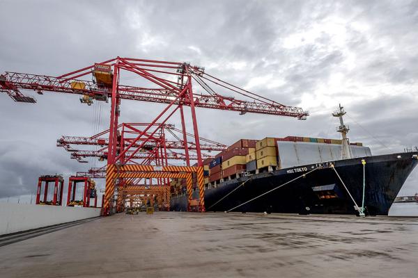 Records tumble as technology allows larger ships at Port Botany