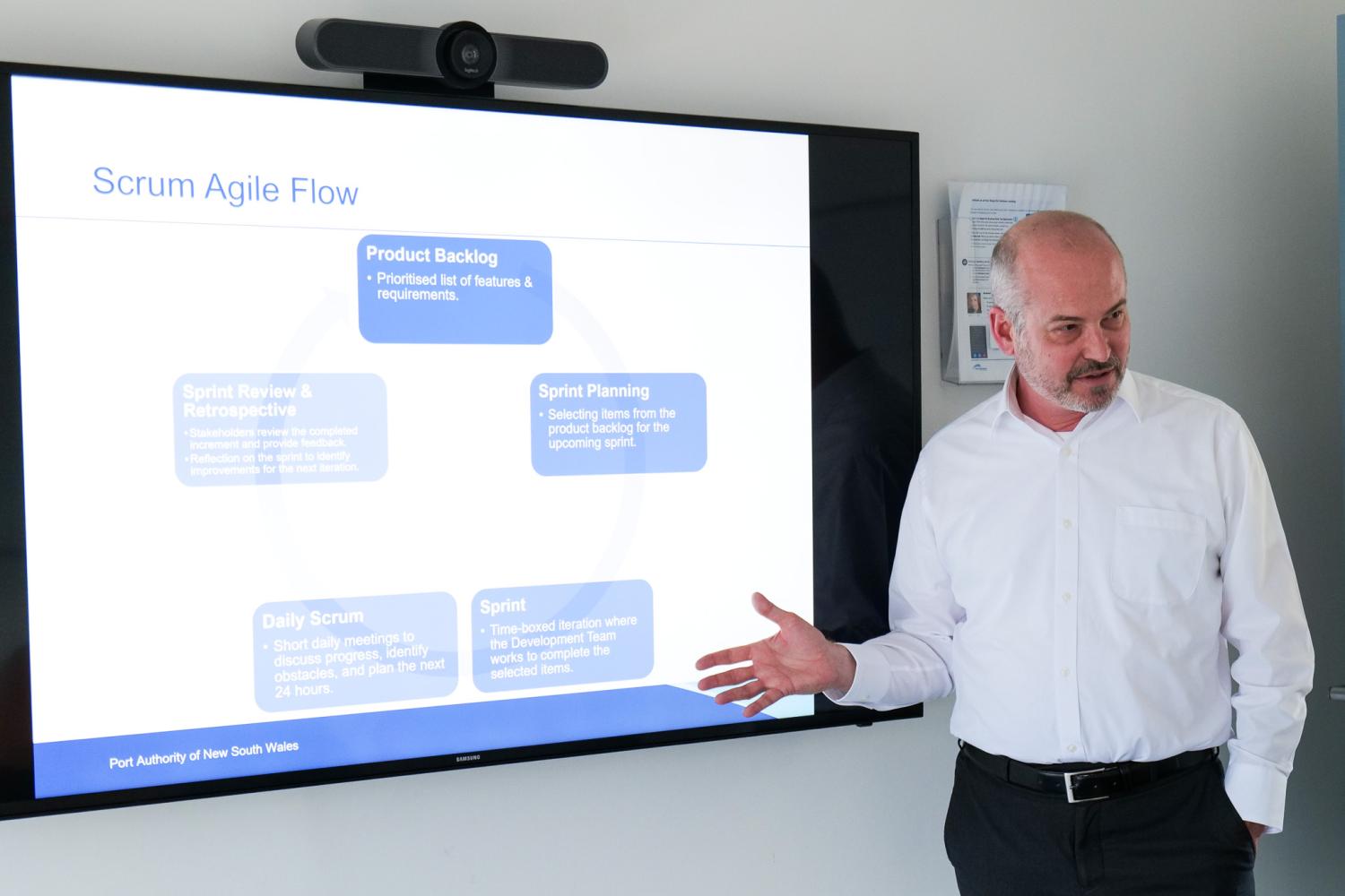 Niklas Power standing in front of a presentation on a screen